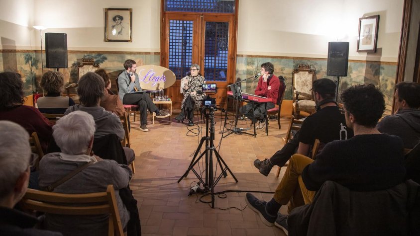 L'acte va omplir de públic les Sales Nobles