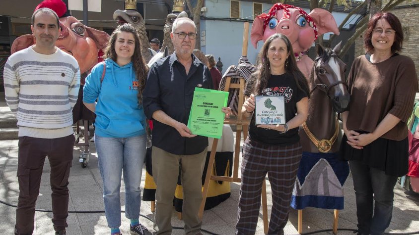 Entrega del document i la rajola commemorativa