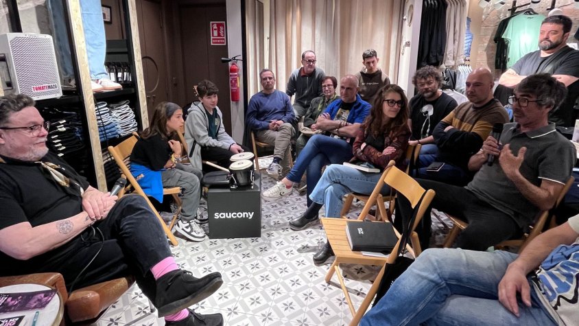 La presentació va omplir la botiga 3Catorze