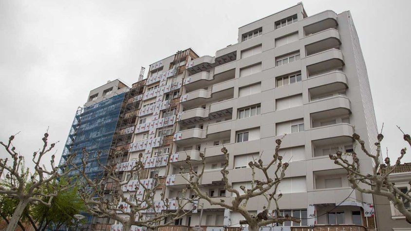 Imatge del bloc amb les obres a ple rendiment