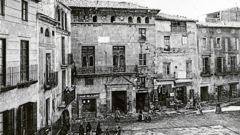 Plaça Major amb l'Ajuntament al fons. Anys 40