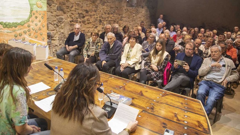La sala de plens de Cal Gassol, plena de públic
