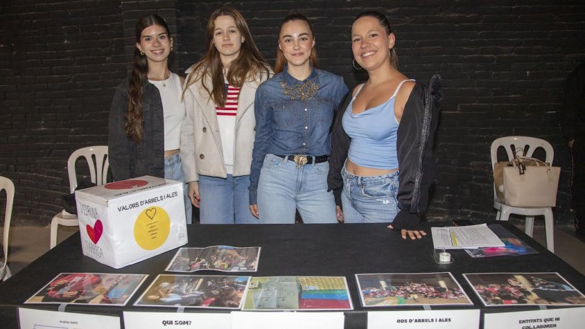 Alumnes del col·legi Vedruna, que presentava tres cooperatives