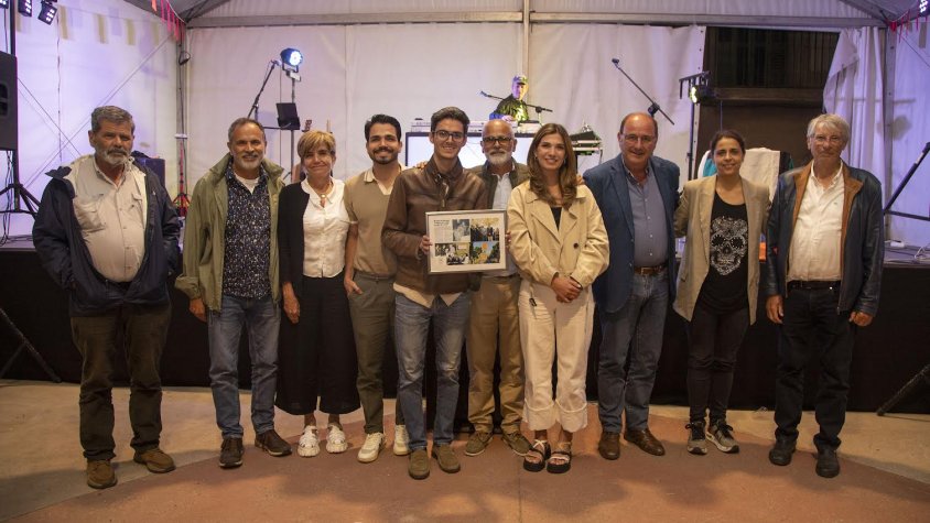 L’Ajuntament va entregar un quadre a descendents de l’homenatjat, procedents de Guatemala