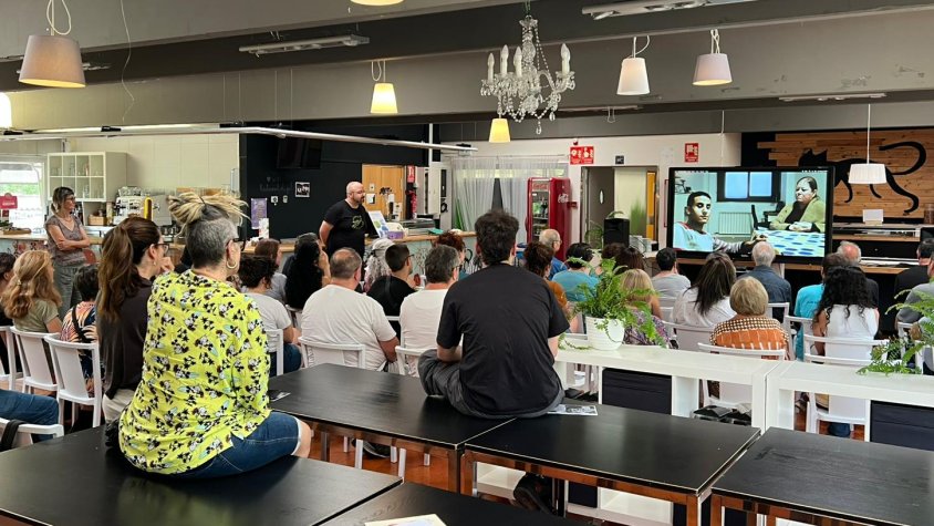 La presentació del curtmetratge va tenir lloc al restaurant El Gat