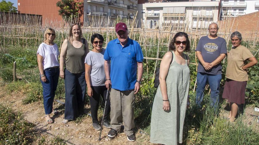 La regidora Alba Castellana amb tècnics municipals i tres hortolans