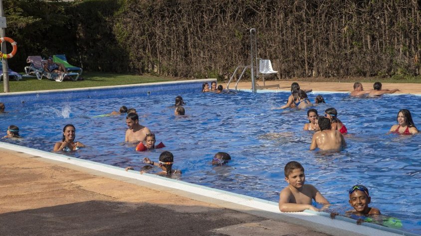 Banyistes avui a les piscines d'Agramunt