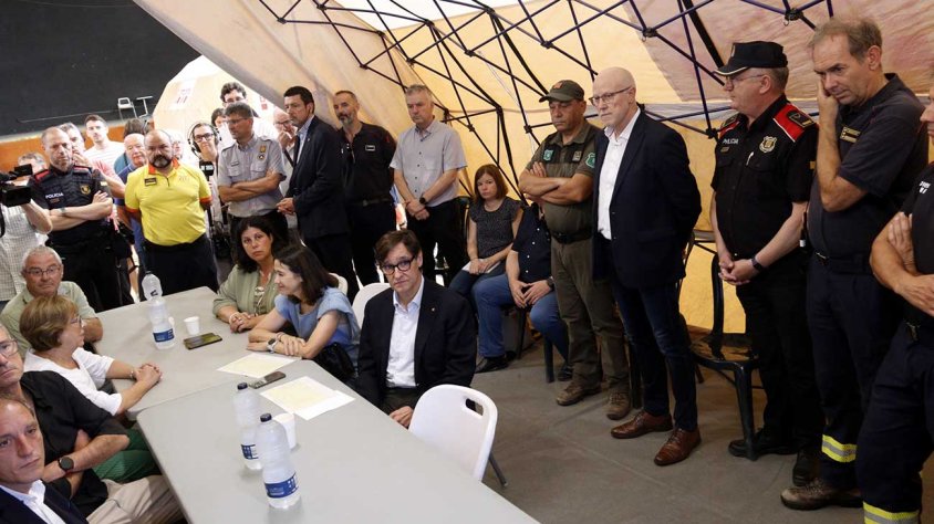 El president Illa i la consellera Parlon en una reunió amb els comandaments a Guissona