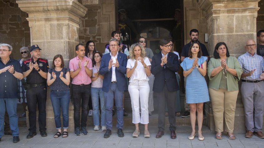 Un moment del minut de silenci