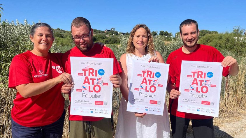 Presentació del segon Triatló Popular amb representants del Club Esportiu Alba i la regidora d'Esports, Laura Tejero