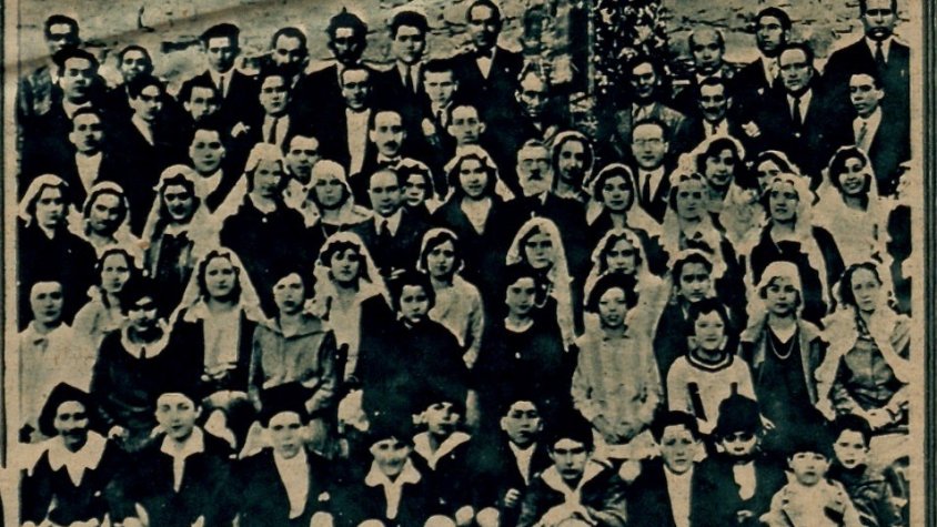 Imatge de l'Orfeó Nova Tàrrega amb el Mestre Güell, publicada al diari 'Día Gráfico' de Barcelona el 31 d'octubre de 1926