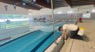 Treballs de manteniment a la piscina coberta de Tàrrega durant el mes d'agost