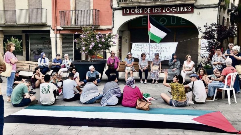 Membres del col·lectiu 1 Hora per Palestina reunits el 31 de juliol