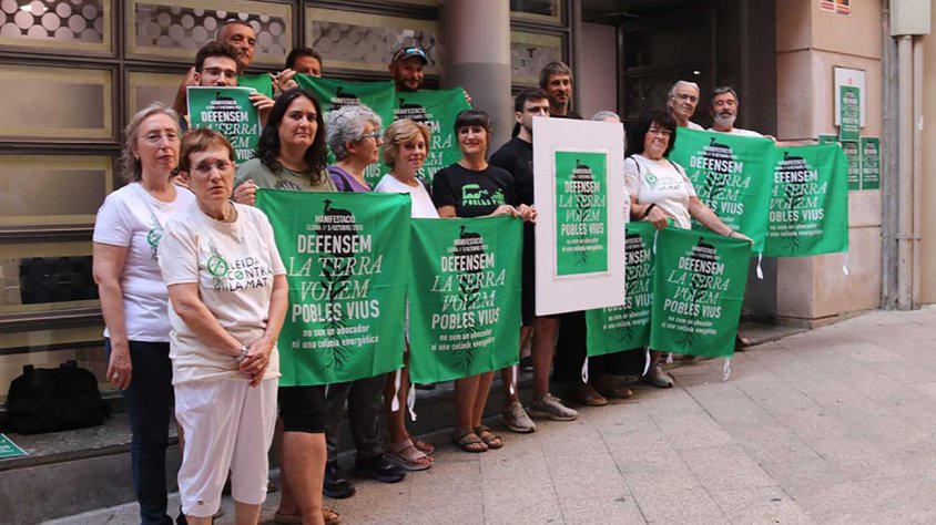 Representnats i membres de les plataformes convocants de la manifestació