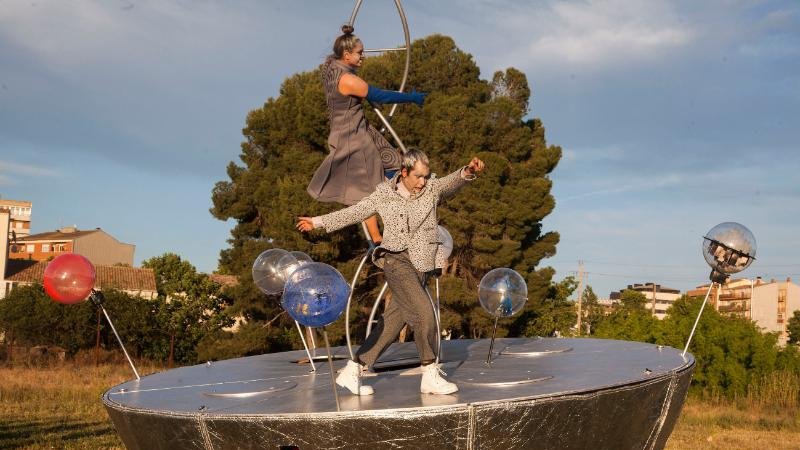 Mónica Mar i Arnau Vinós van assajar ahir a Tàrrega l'obra 'The Half'