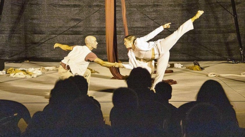 La proposta de dansa i circ ‘Pell muda’ de la companyia Llumeü