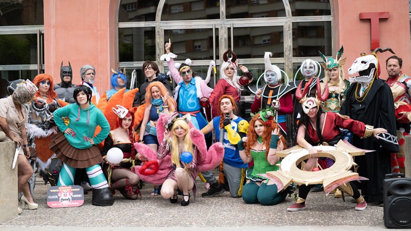 Un grup de cosplayers a punt per la desfilada, ahir a la tarda a l'Ateneu
