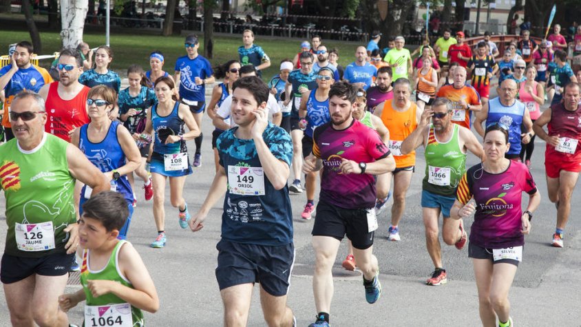 Un moment de la sortida de la prova atlètica, que va reunir uns 600 atletes en tots els seus vessants