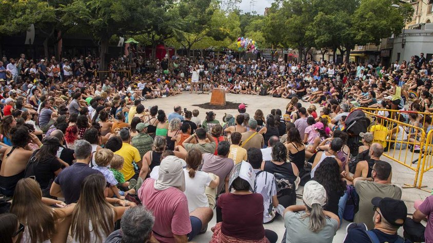 La plaça de les Nacions, plena en una actuació de FiraTàrrega