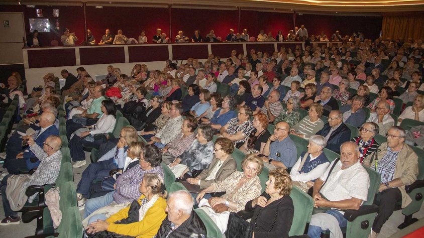 El Teatre Ateneu, ple de gom a gom