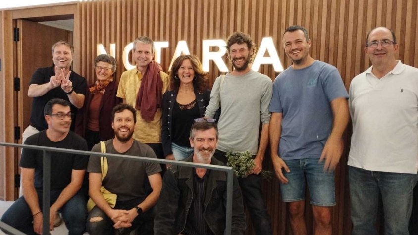Els socis després de la signatura de constitució