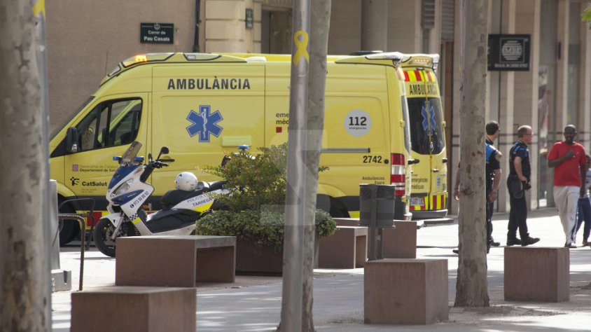 Una ambulància va traslladar l'home a l'Arnau de Vilanova