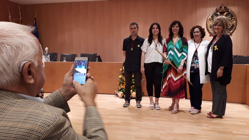 L'avi de la nova alcaldessa fotografia la seva néta amb la resta de regidors republicans