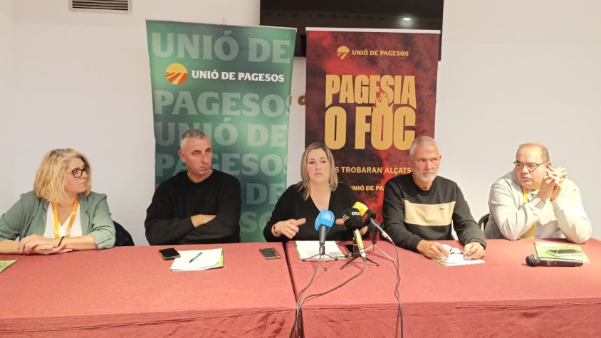 Un moment de la roda de premsa