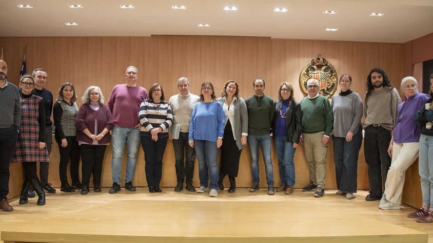 L'arc consistorial assistent al ple amb el secretari