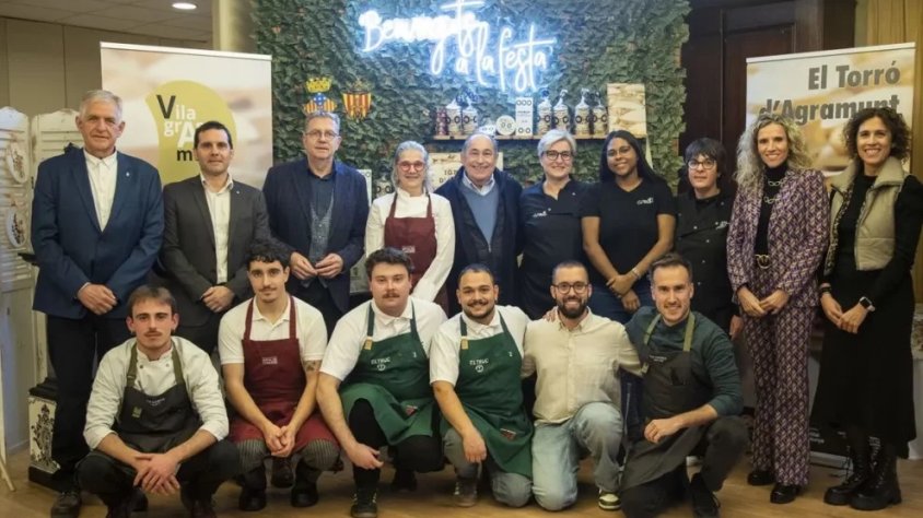 Les autoritats i els xefs participants en la primera acció del mes