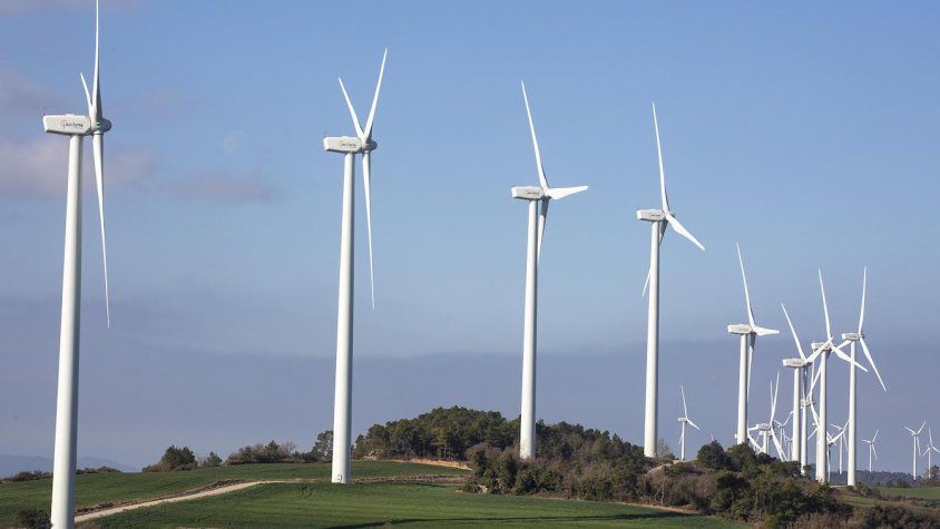 Imatge d'arxiu de molins de vent a la serra del Tallat
