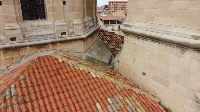 Panoràmica de la teulada a restaurar a la parroquial de Tàrrega