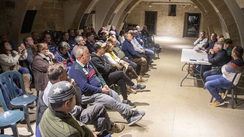 Un moment de la reunió d'ahir al castell de Verdú