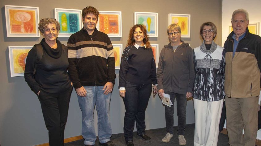 Inauguració de l'exposició amb autoritats i familiars de l'artista