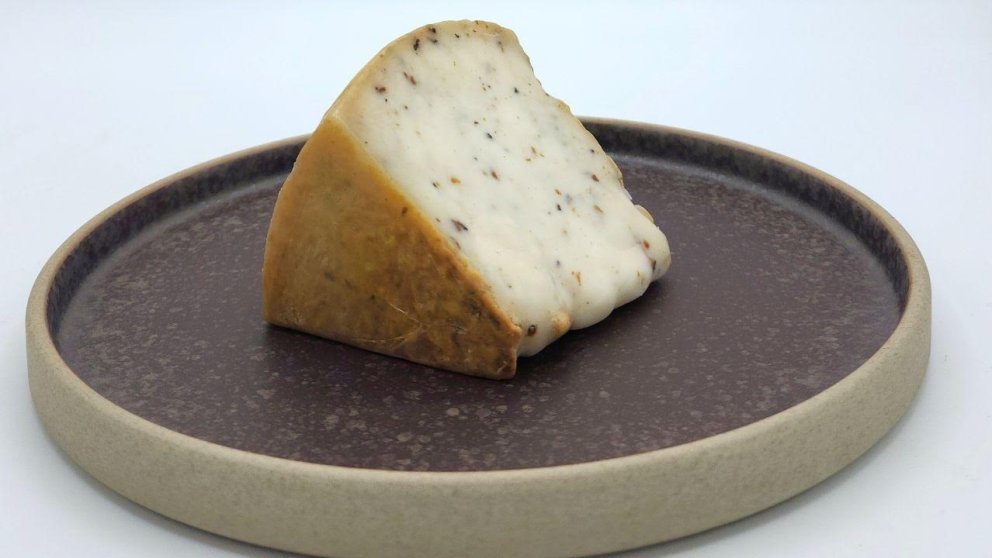 Neix el Trufalet, el formatge de cabra trufat de Laumont i Formatges Muntanyola