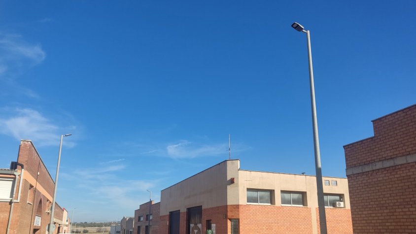 Nous llums al polígon Riambau