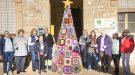 Un arbre de Nadal de ganxet fa poble als Omells 