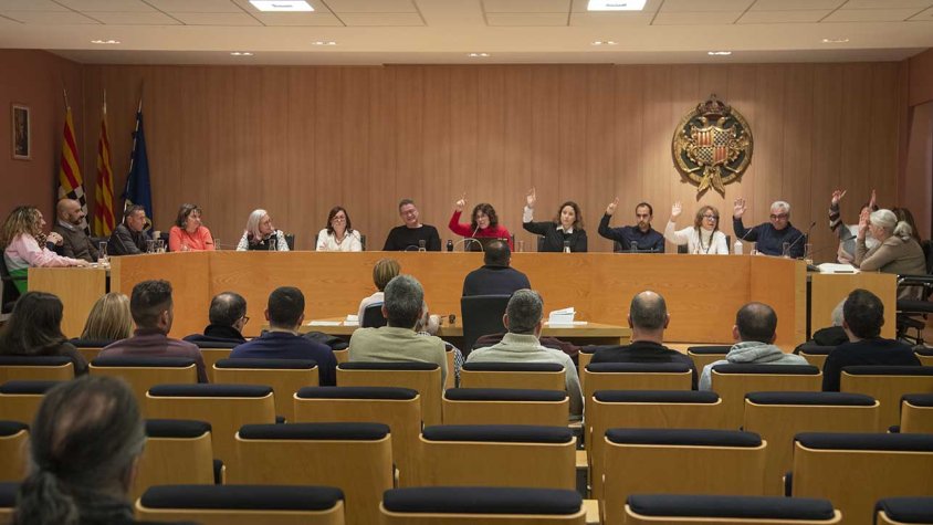 La taxa 'justa' de la brossa ha prosperat de forma definitiva amb els vots a favor d'ERC, PSC i CUP i en contra de Junts