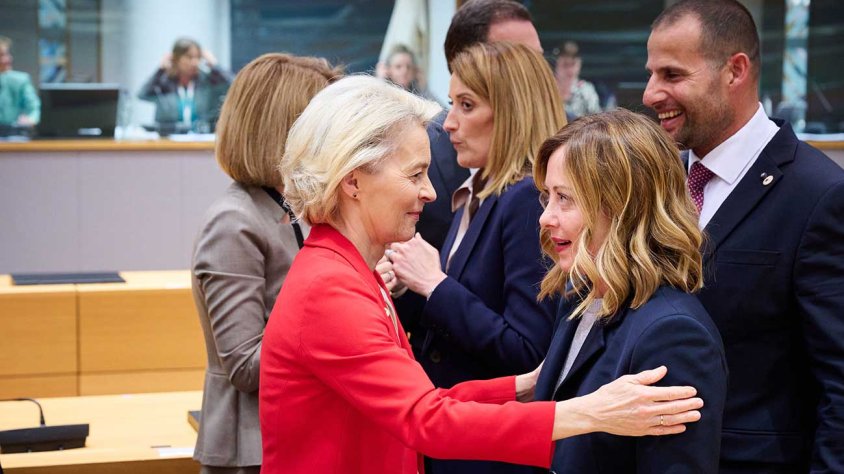 La primera ministra italiana conversant amb Ursula Von der Leyen
