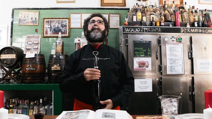 Antonio Romera “Chipi” converteix un bar en un escenari litúrgic