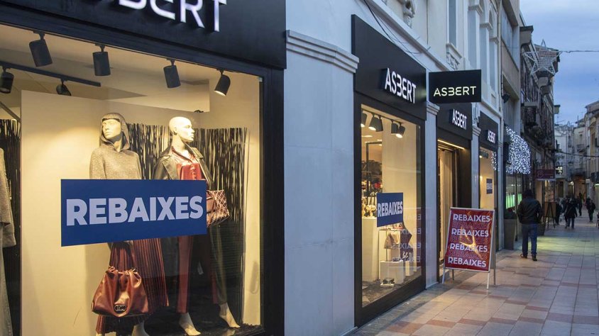 Molts comerços van començar les rebaixes abans de Reis