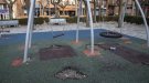 Pares denuncien el mal estat d’un parc davant d'una escola de Tàrrega