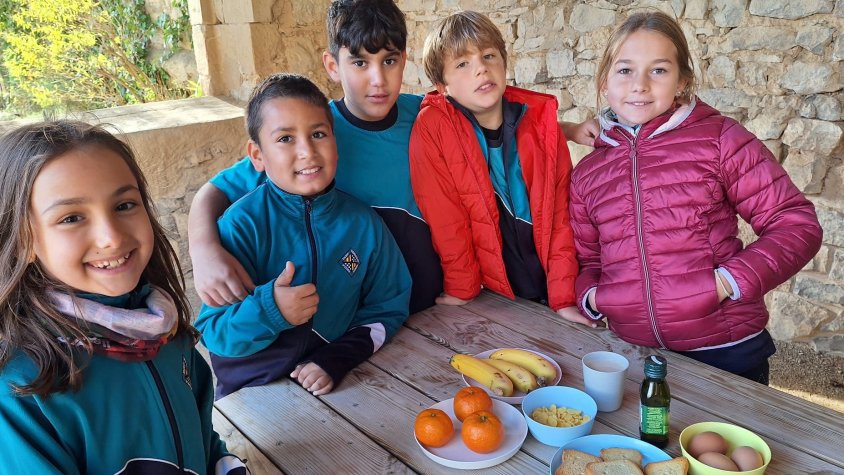 Alumnes amb un esmorzar saludable