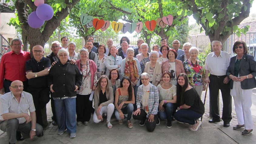 Foto de família de la 18a Festa del Voluntariat a la Residència Sant Antoni