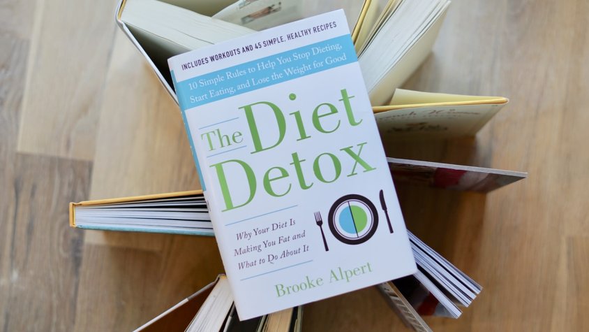 La portada d'un llibre sobre dietes detox