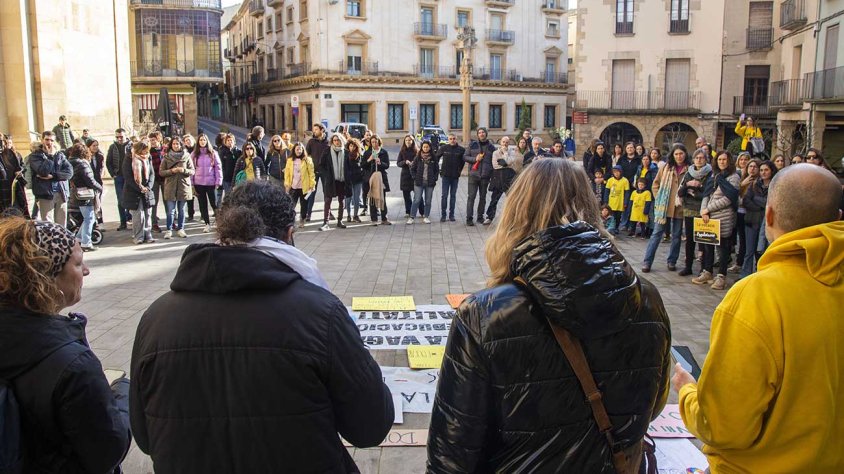 Els docents van llegir un manifest a la plaça Major de Tàrrega