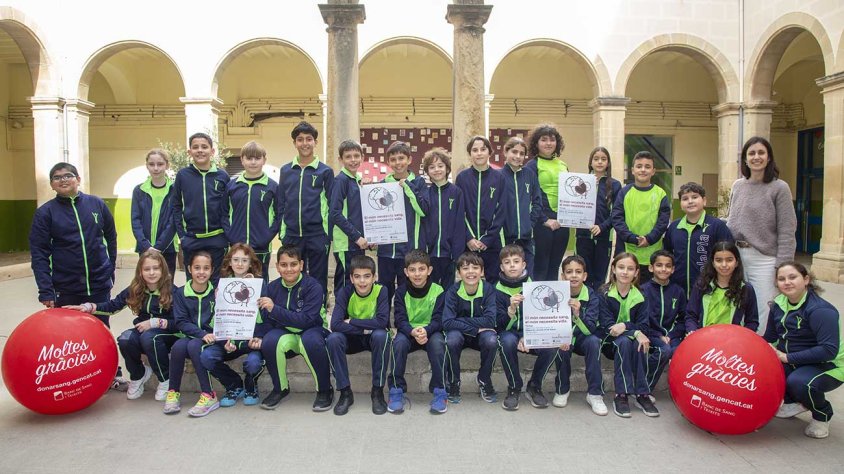 Foto de grup de la classe de 5è de Primària de l’Escola Pia que organitza aquest curs la campanya