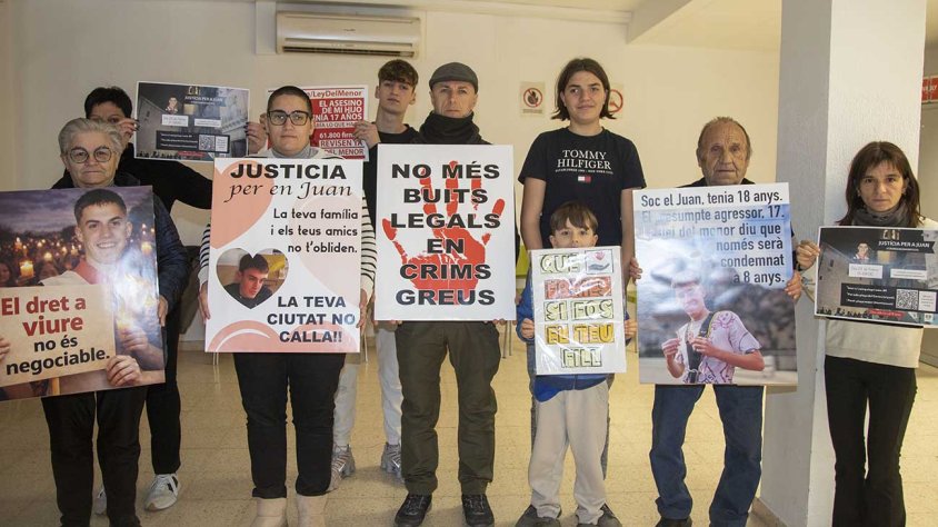 Roda de premsa de la manifestació i de les firmes recollides