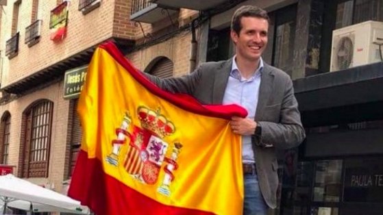 Pablo Casado homenatjant Jordi Sànchez i Jordi Cuixart poc abans de proclamar-se líder popular