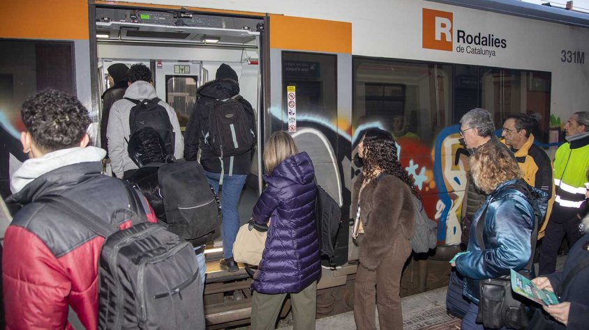 Un tren arribant dilluns 40 minuts tard a Tàrega procedent de Terrassa